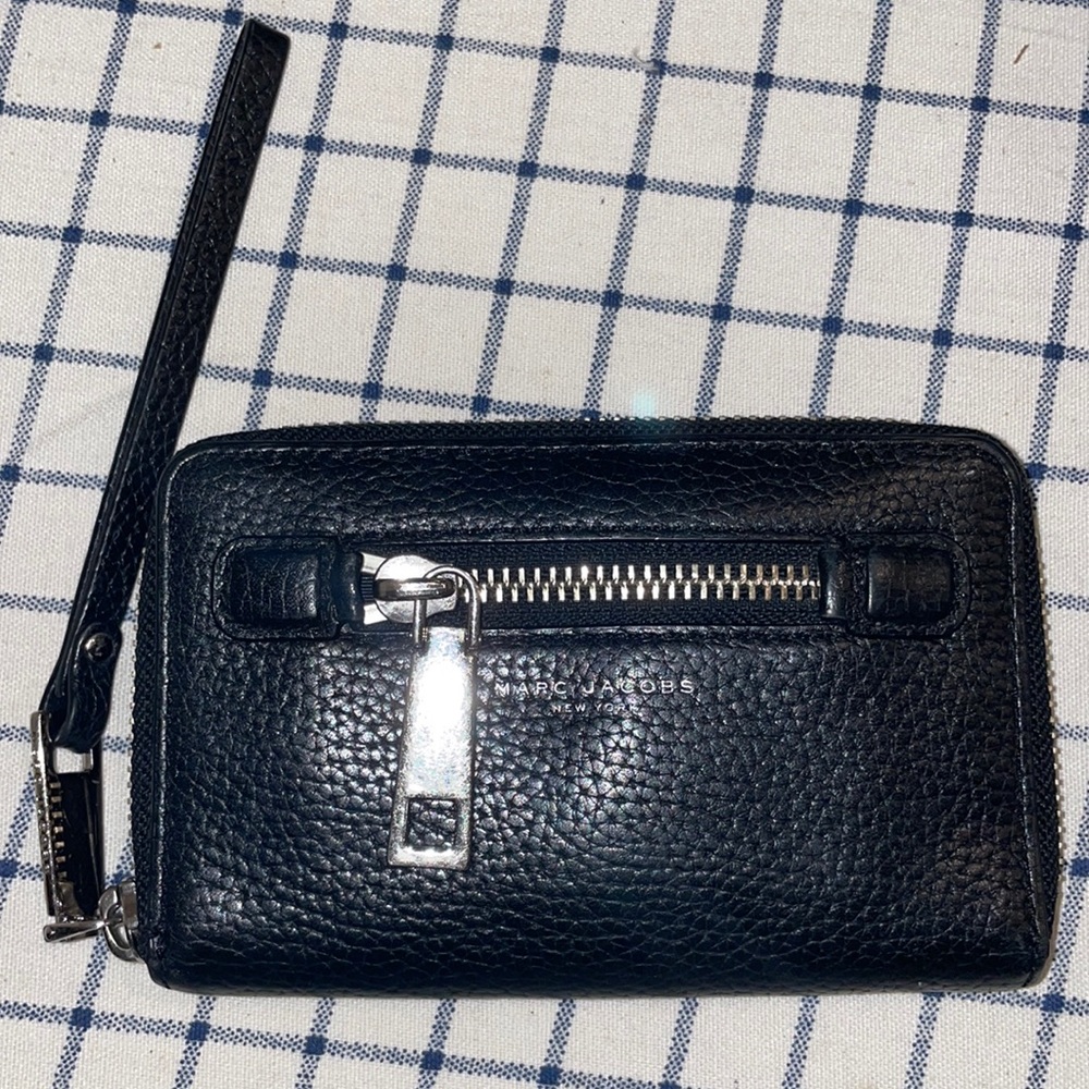 Marc Jacobs zip around wallet